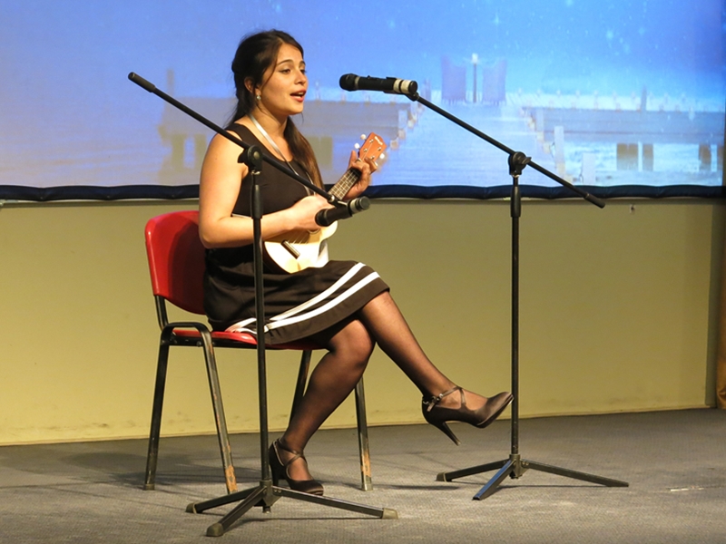 Charlotte Gaete durante su presentación artística en el Concurso Puente Chino 2017.